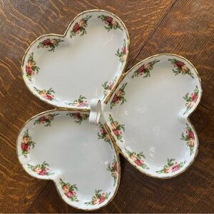 Royal Albert old country roses 3 part server, brand new never used.